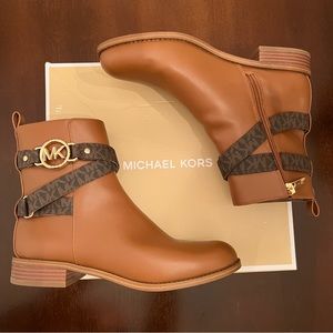 *NWT* Michael Kors Rory Flat Booties Size 8